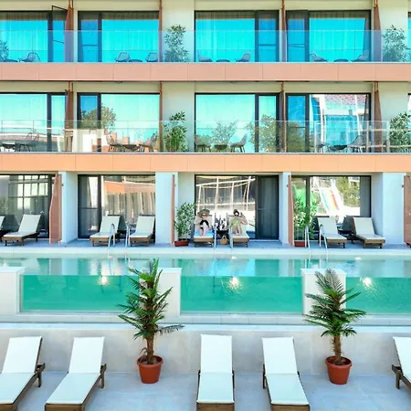 Palms Naousa